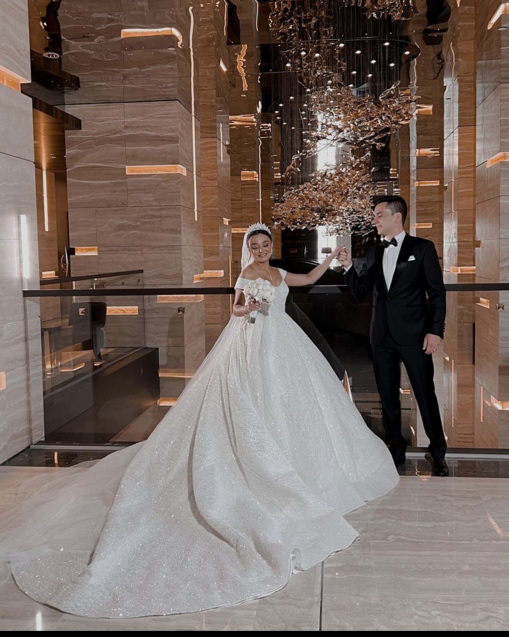 Vüqar Qurbanov qızının toyu üçün yarım milyondan keçdi- Bəyin saatı və gəlinin ayaqqabısının qiyməti isə… (FOTO)