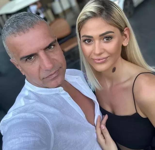 44 yaşlı müğənni yeni sevgilisi ilə foto paylaşdı, sərt reaksiya aldı- “Bu qız hələ uşaqdır”