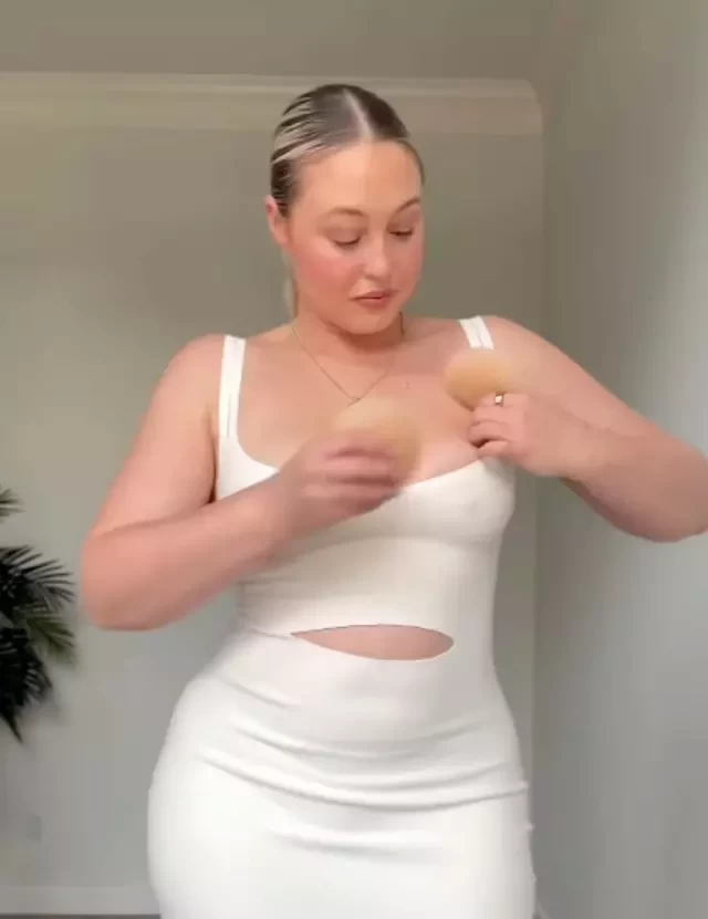 Məşhur model büsqaltersiz görüntülərini paylaşdı- FOTO