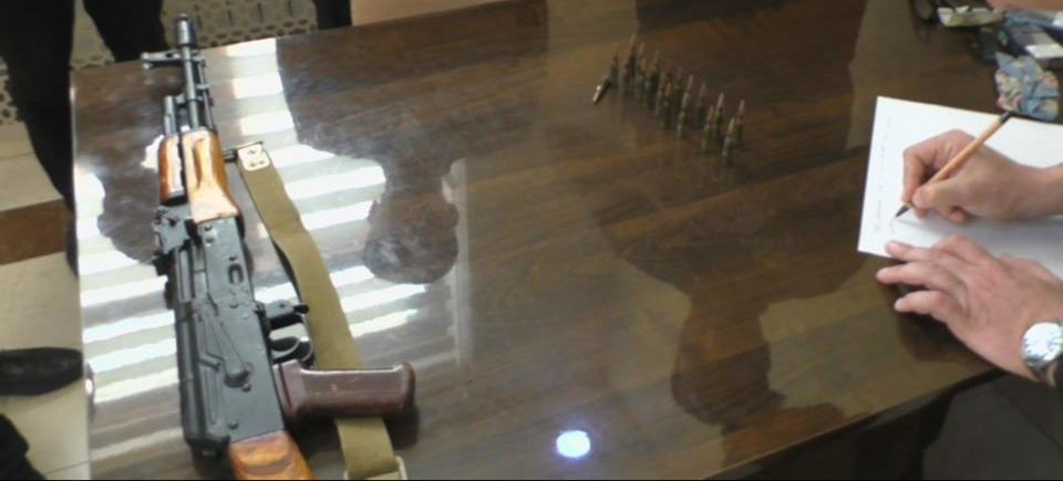 Polis silah-sursat gəzdirən və narkokuryerlik edən şəxsləri saxladı - FOTOLAR