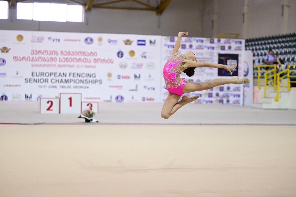 8 yaşlı Ruxsara iştirak etdiyi ilk xarici turnirdə bürünc medal qazandı(FOTOLAR)