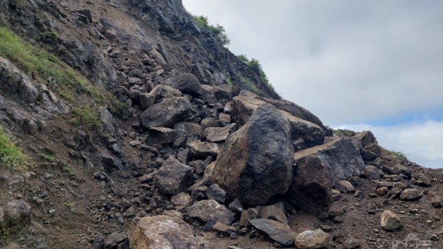Lerikdə uçqun olan ərazidə nəqliyyatın hərəkəti nəzarətə götürüldü - FOTOLAR (YENİLƏNİB)