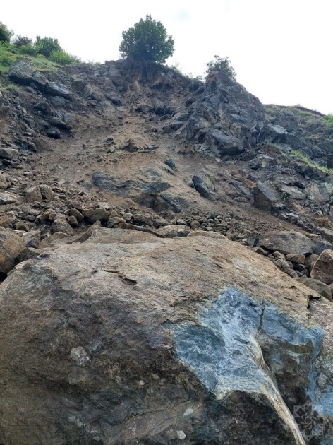 Lerikdə uçqun olan ərazidə nəqliyyatın hərəkəti nəzarətə götürüldü - FOTOLAR (YENİLƏNİB)