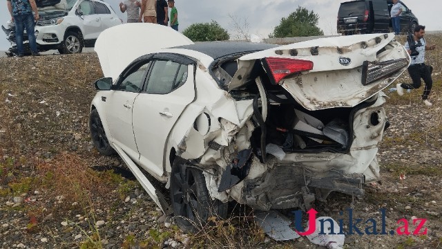 Ödənişli yolda 3 maşın qəzaya düşdü - 8 nəfər yaralandı (FOTOLAR)