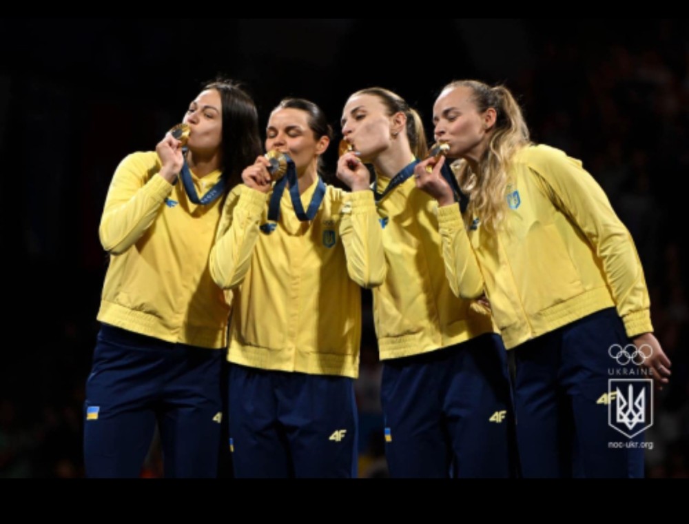 Ukraynalı olimpiya çempionunun qılıncı 242min dollara satılıb- Pul orduya bağışlanacaq