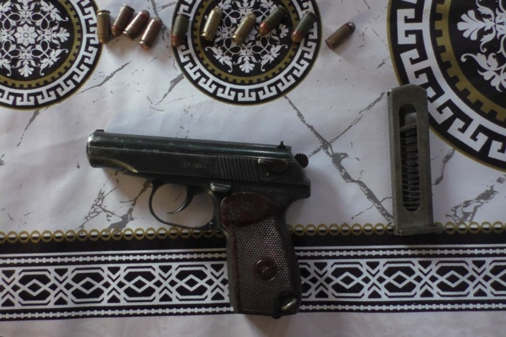 Şəhərdə "Makarov"la gəzən şəxs görün kimdir - Ölkə polisi hərəkətə keçdi(FOTO
