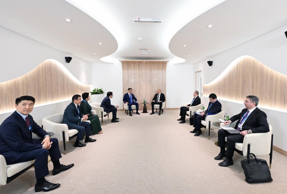 İlham Əliyev Monqolustan Prezidenti ilə görüşdü -FOTOLAR (YENİLƏNİB