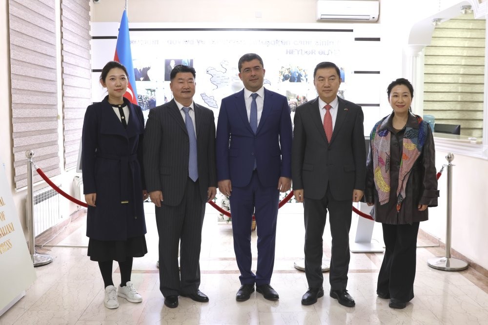 Əhməd İsmayılov Çin Qitələrarası Kommunikasiya Mərkəzinin nümayəndə heyəti ilə görüş keçirdi -FOTO