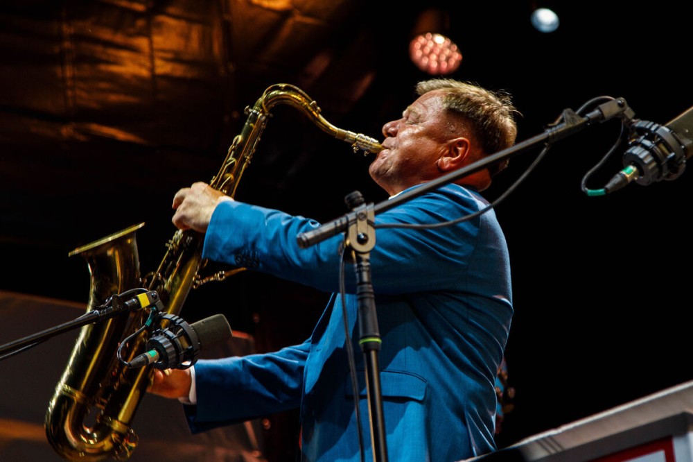 Fond məşhur musiqiçini  borcuna görə məhkəməyə verib