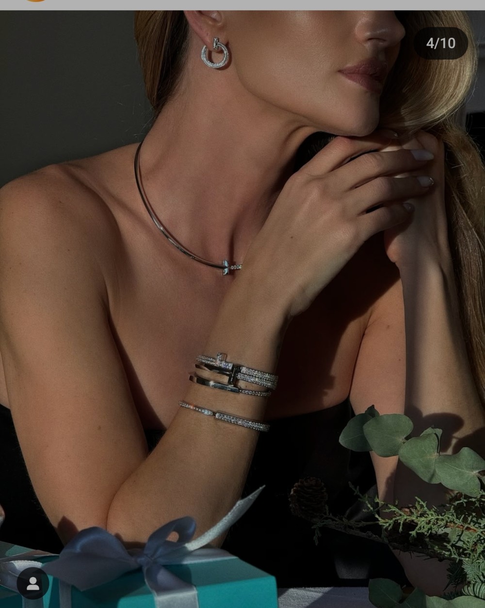 Məşhur aktyorun sevgilisi 10 minlərlə dollar dəyərində olanbrilyantlarla poza verib /FOTO