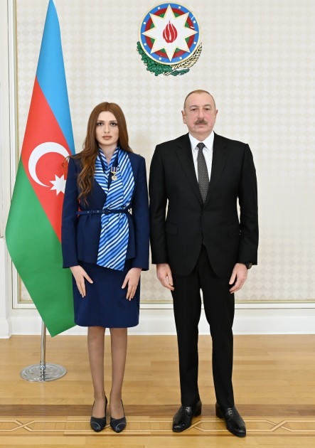 Prezident həlak olan ekipaj heyətinin ailə üzvləri və sağ qalan bələdçilərlə görüşdü -FOTOLAR (YENİLƏNİB)