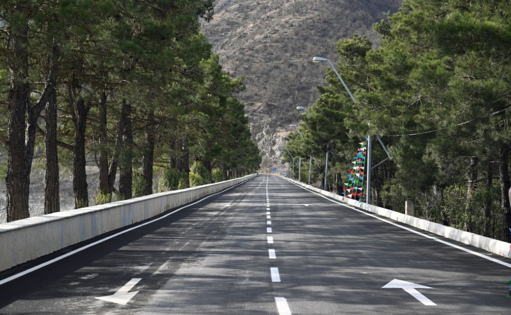 Prezident və birinci xanım Ağdərədə avtomobil yolunun açılışında -FOTOLAR