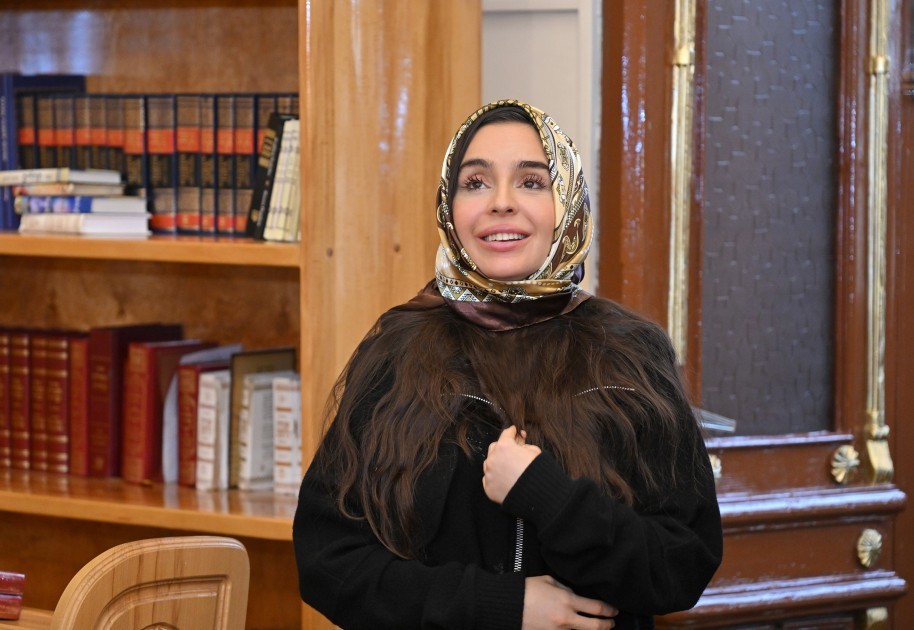 Leyla Əliyeva Qırmızı qəsəbədə “Altı günbəz” sinaqoqu ilə tanış olub -FOTO