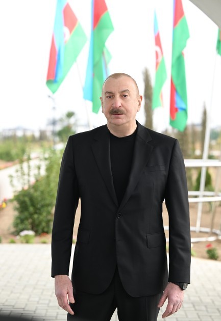 Bax, biz belə şəhər qururuq!” - Prezidentin sakinlərlə söhbəti (FOTOLAR)