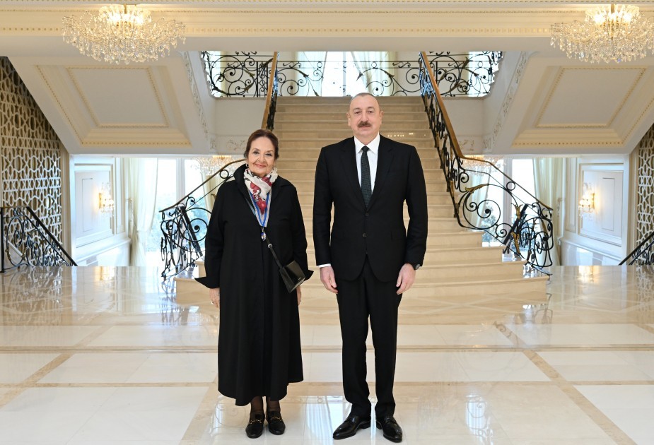 İlham Əliyev Şəfiqə Məmmədovaya “İstiqlal” ordenini təqdim etdi -FOTOLAR (YENİLƏNİB)