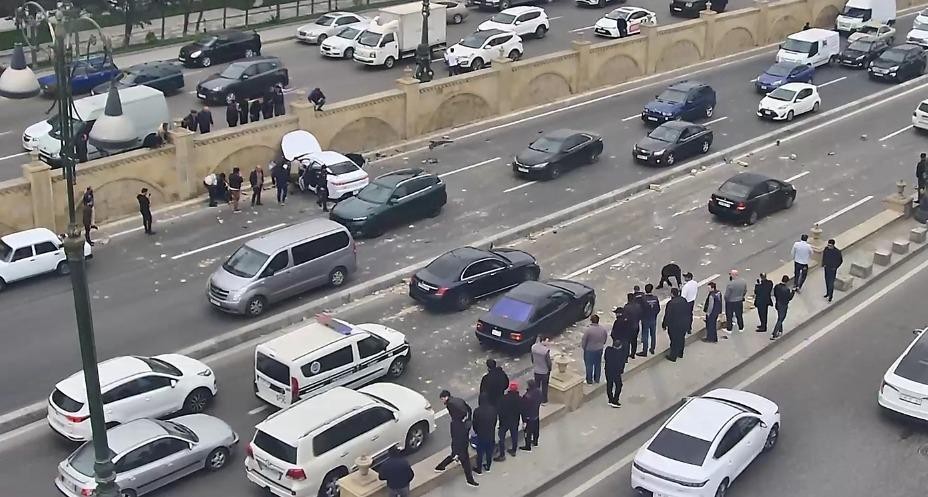 Bolt"un taksisi Bakıda qəza törətdi - VİDEO (YENİLƏNİB