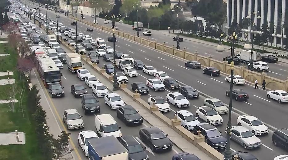 Bolt"un taksisi Bakıda qəza törətdi - VİDEO (YENİLƏNİB