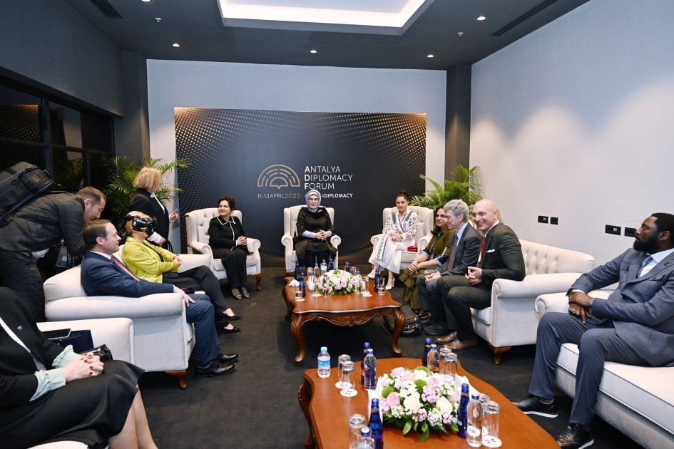 Mehriban Əliyeva Antalya Diplomatiya Forumunun panel iclasında iştirak edib - FOTOLAR