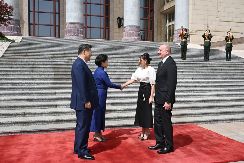 Prezidentin Pekində rəsmi qarşılanma mərasimi oldu -FOTOLAR (YENİLƏNİB)