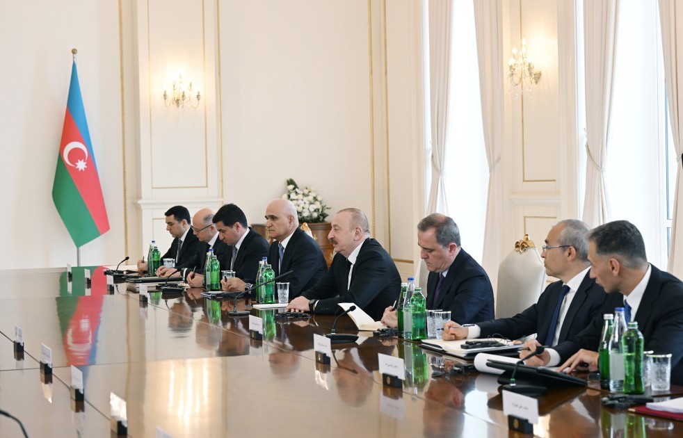 İlham Əliyev və Pezeşkianın geniş tərkibdə görüşü olub -YENİLƏNİB (FOTOLAR)