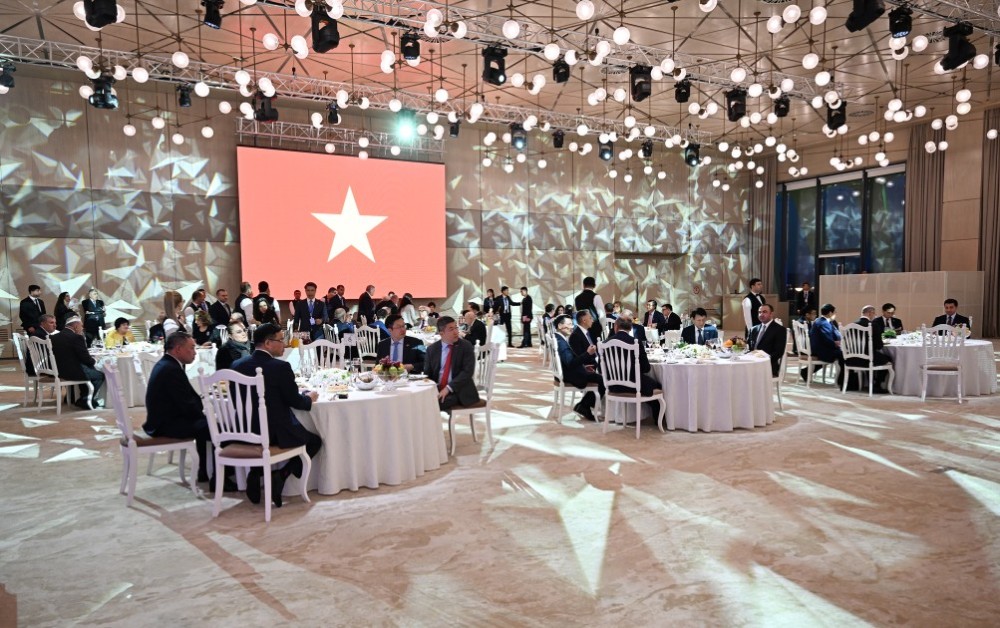 İlham Əliyev və xanımının adından ziyafət verildi - FOTOLAR