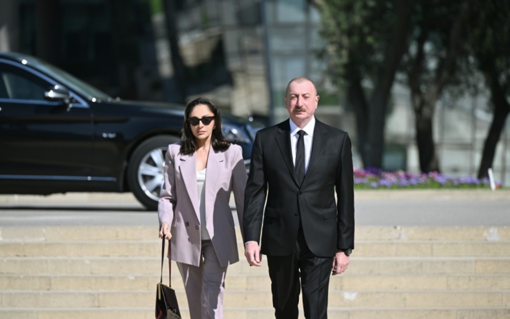 İlham Əliyev və Mehriban Əliyeva faşizmlə mübarizədə həlak olanların xatirəsini anıblar/ YENİLƏNİB +FOTO