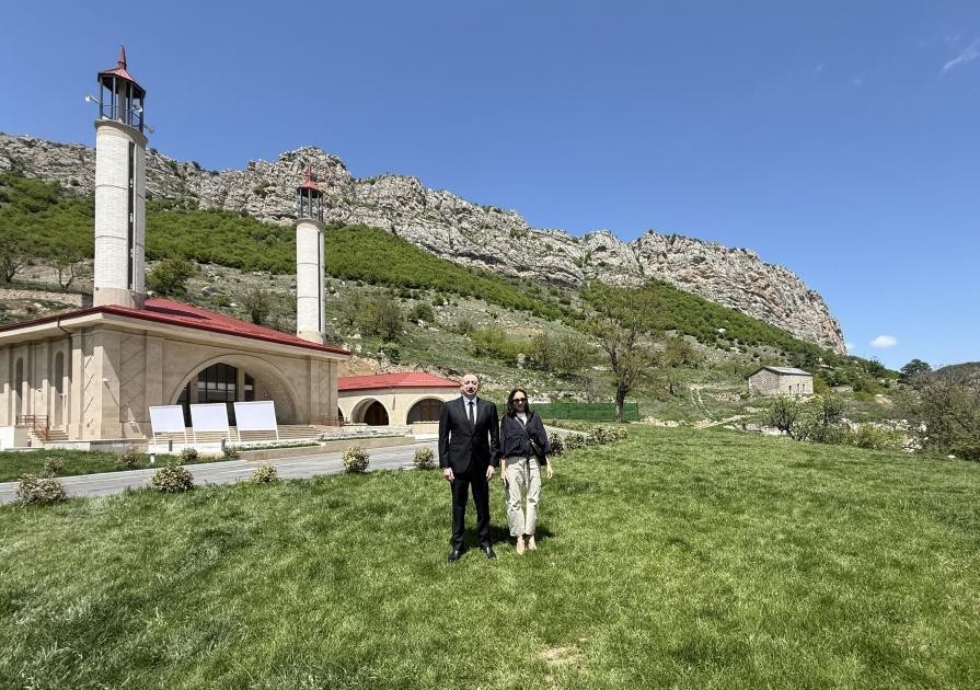Şuşada daha bir yaşayış kompleksinin təməli qoyulub - FOTO (YENİLƏNİB)