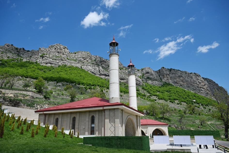 Şuşada daha bir yaşayış kompleksinin təməli qoyulub - FOTO (YENİLƏNİB)