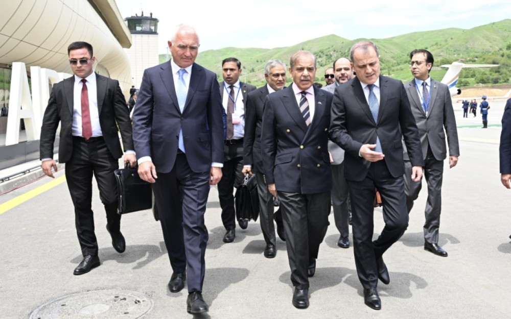 Şahbaz Şərifin təyyarəsi Laçın hava limanına endi -FOTOLAR