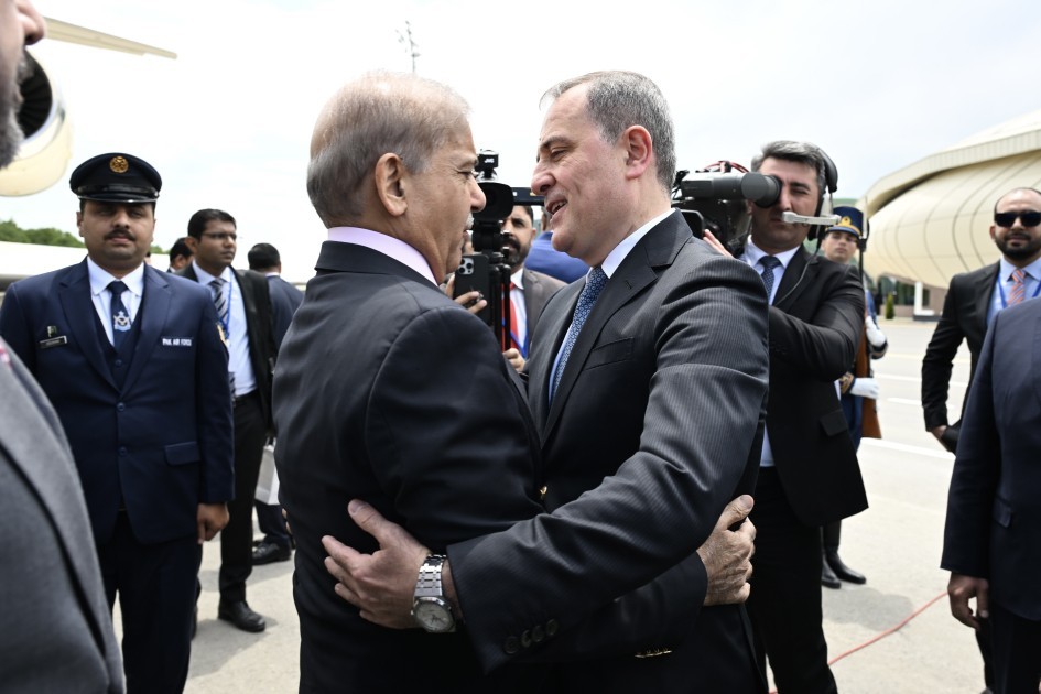 Şahbaz Şərifin təyyarəsi Laçın hava limanına endi -FOTOLAR