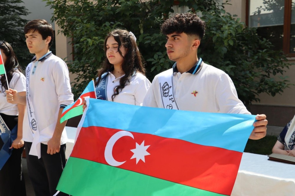 Xankəndidə 37 il əvvəl məzun olanlar üçün "Son zəng" -FOTOLAR