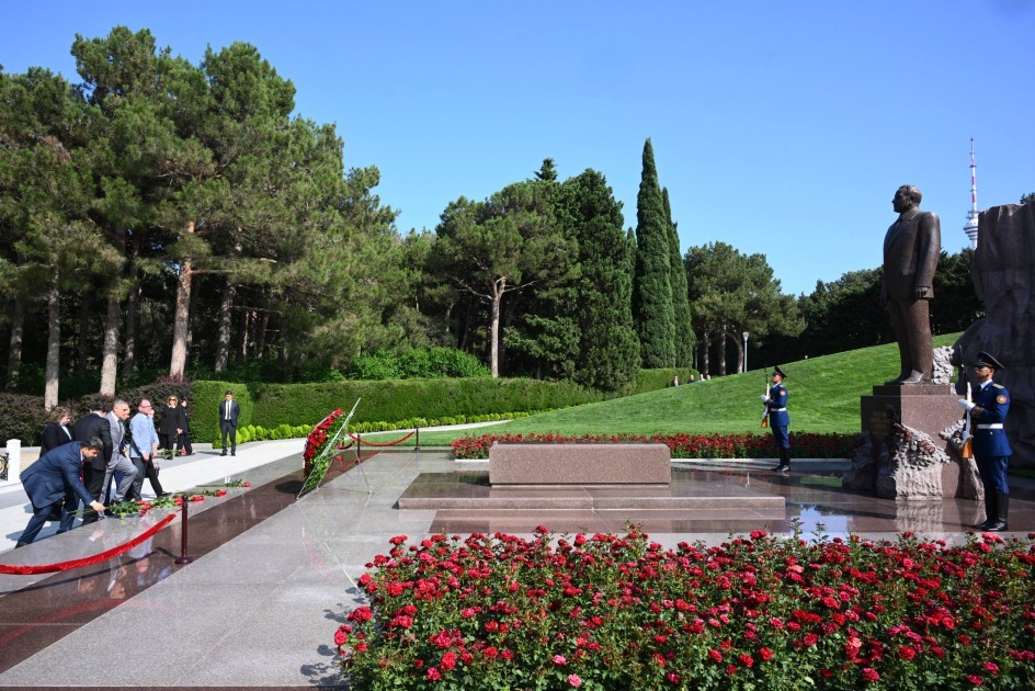 Bolqarıstan Milli Assambleyasının sədri Fəxri xiyabanda -FOTO