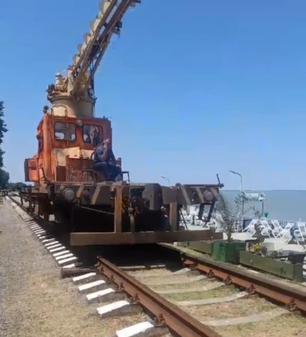 Lənkəranda dəmir yolu xəttin bir addımlığında restorana kim icazə verib?-Video