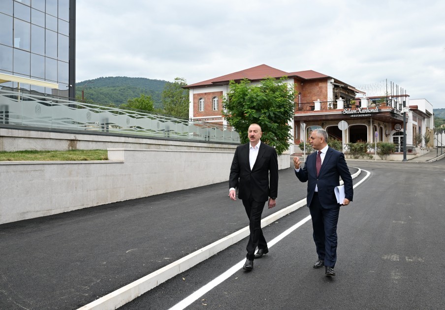İlham Əliyev “Xankəndi” Biznes Mərkəzinin açılışını etdi -FOTOLAR