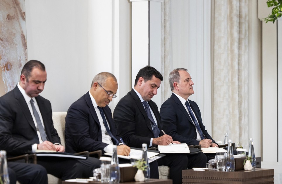 İlham Əliyev BƏƏ prezidenti ilə görüşdü -FOTOLAR