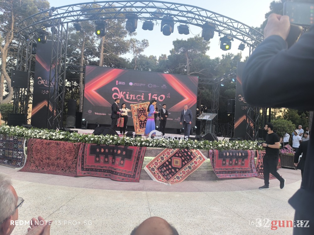 "Qərbi Azərbaycandakı evimə köçüb  bu xalçaları orada asacam"- İcra Başçısı