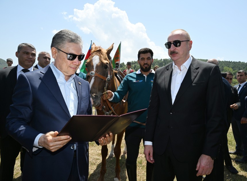 Prezident Berdiməhəmmədova Qarabağ atı hədiyyə etdi -FOTOLAR