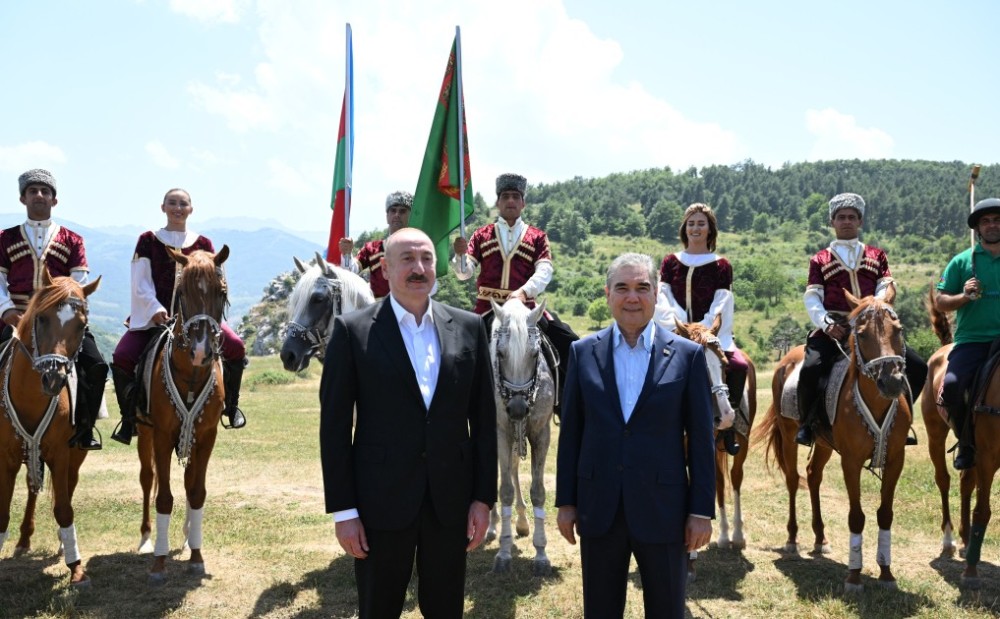 Prezident Berdiməhəmmədova Qarabağ atı hədiyyə etdi -FOTOLAR