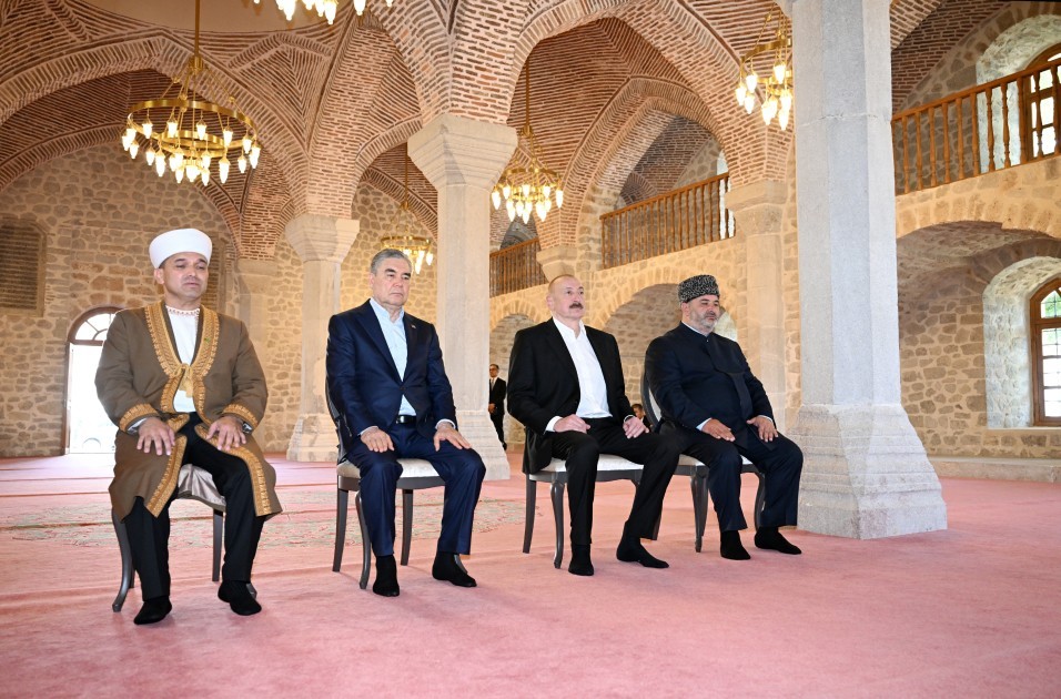 İlham Əliyev və Berdiməhəmmədov Yuxarı Gövhər Ağa məscidini ziyarət etdilər -FOTOLAR