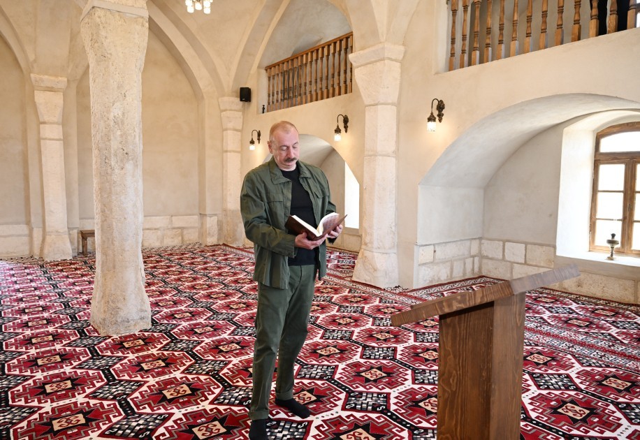 Prezident Qiyaslı kəndindəki məscidin binasının açılışında -FOTOLAR