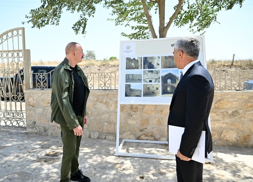 Prezident Qiyaslı kəndindəki məscidin binasının açılışında -FOTOLAR