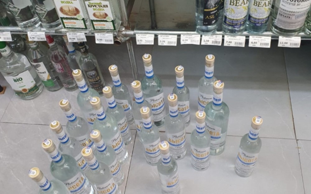 Bu marketdə saxta araqlar aşkarlandı - FOTOLAR