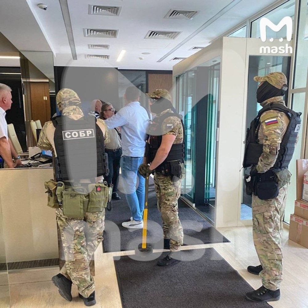 Rusiya xüsusi təyinatlıları İsgəndər Xəlilovun oğlunun ofisinə basqın etdi -FOTO