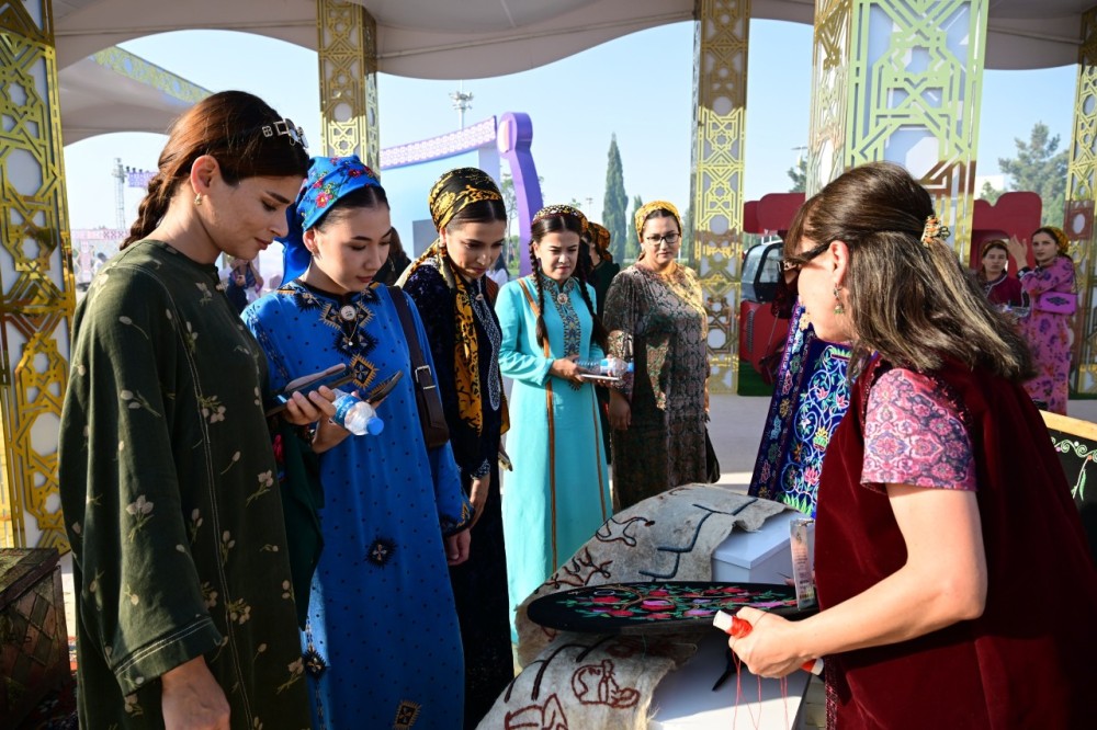 Azərbaycanın milli irsi Türkmənistanda böyük maraqla qarşılandı -FOTOLAR