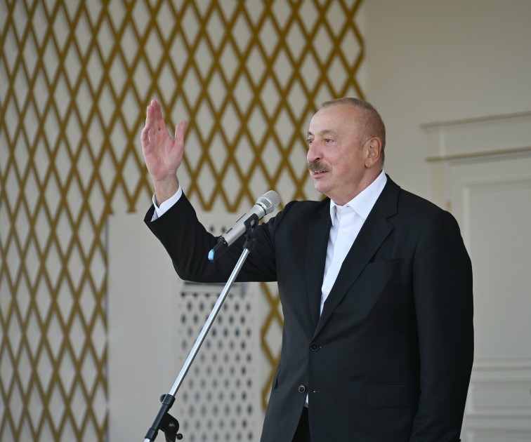 İlham Əliyevə “Axaltəkə” atı hədiyyə edildi- VİDEO+FOTOLAR