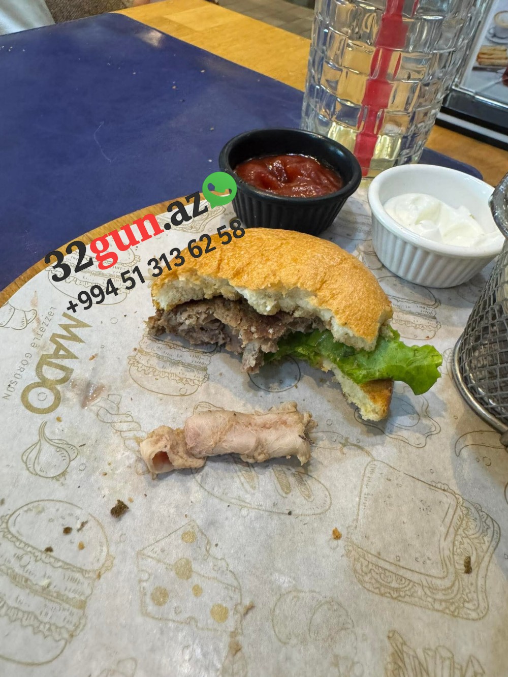"Gənclik Mall" dakı Mado restoranında İYRƏNCLİK:Uşaqlar üçün nəzərdə tutulan burgerdən görün nə çıxdı
