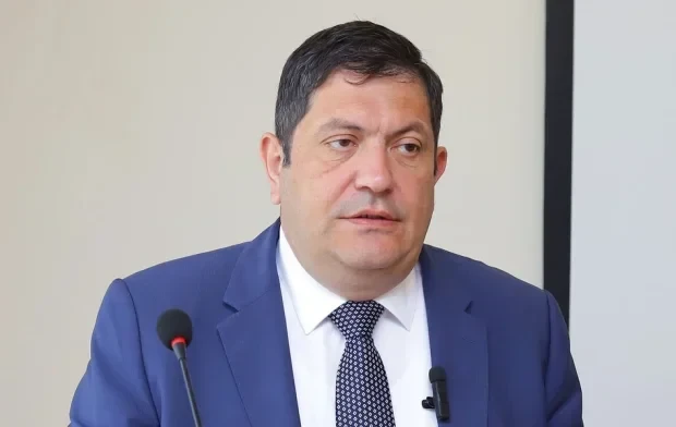 Deputatın külli miqdarda çox vergi borcu olan şirkətiLənkəran Dövlət Universitetinin tenderini uddu / VİDEO