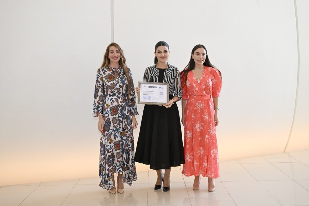 Leyla və Arzu Əliyeva tələbələrə sertifikatlarını təqdim etdilər -FOTOLAR