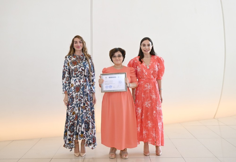 Leyla və Arzu Əliyeva tələbələrə sertifikatlarını təqdim etdilər -FOTOLAR