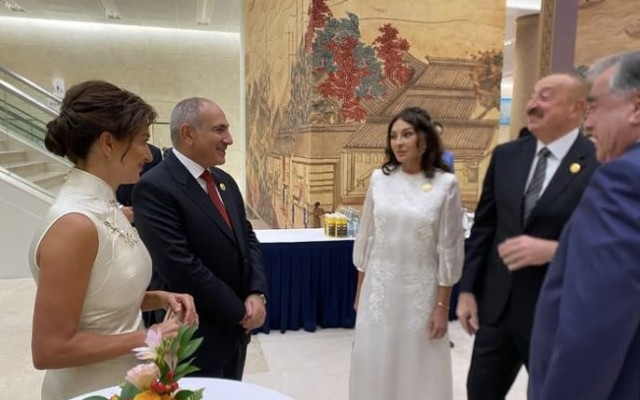 İlham Əliyev və Paşinyan ilk dəfə xanımları ilə bir araya gəldilər -FOTOLAR